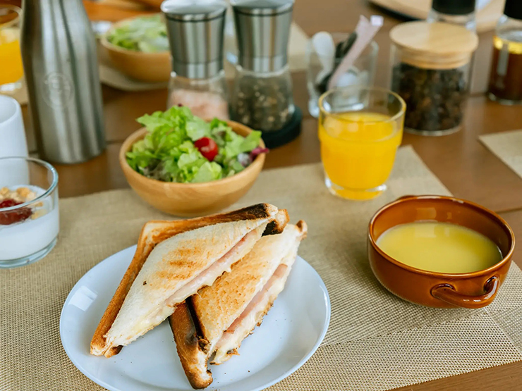 朝食