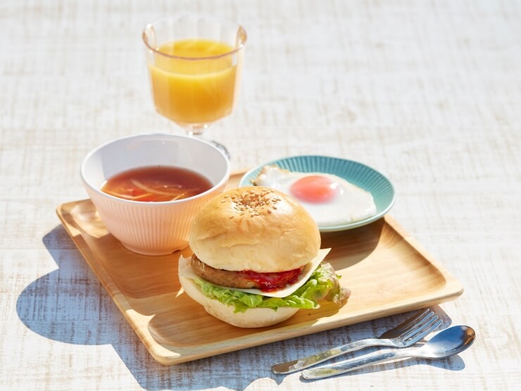 爽やかな朝にぴったりなハンバーガー朝食