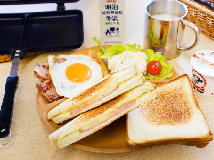 天空テラスの朝食のホットサンド