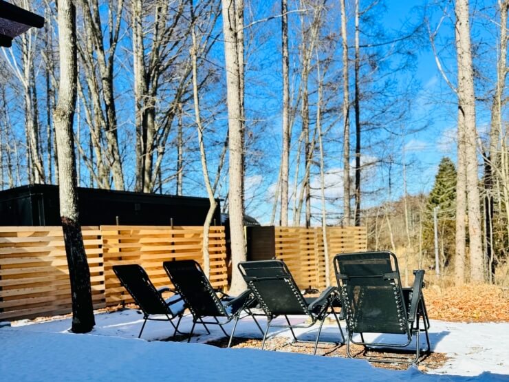 雪に囲まれながら外気浴でととのう