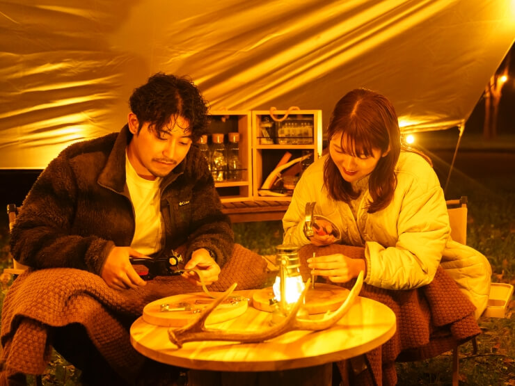 カップルで楽しめるエゾシカレザーホルダー作り