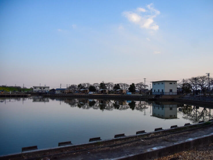 Earthboat Saitama Kawajimaの中心にある池