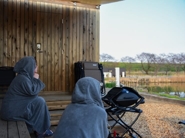 ととのえたりアウトドアリビングとして使えた広いデッキ