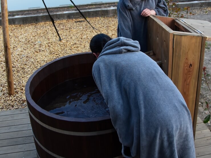 お湯も水も出る屋外の風呂