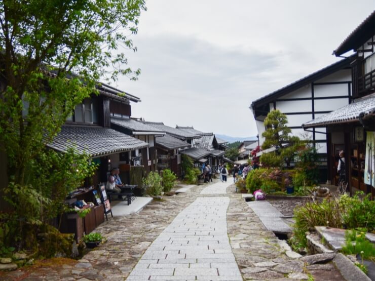 坂に並ぶ江戸の町並み・馬籠宿