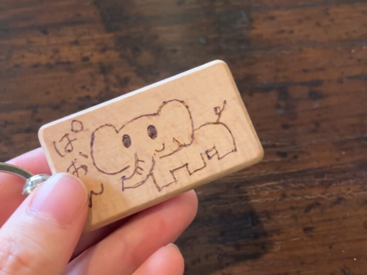 ウッドバーニングで作ったキーホルダー